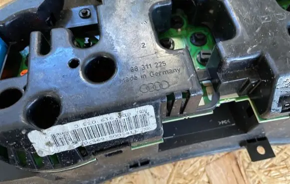 Audi A4 S4 B5 8D Speedometer (instrument cluster) 88311225