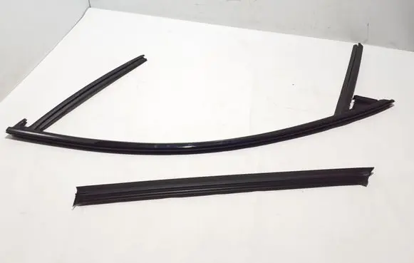 Volvo S90, V90 Front door rubber seal 32211762