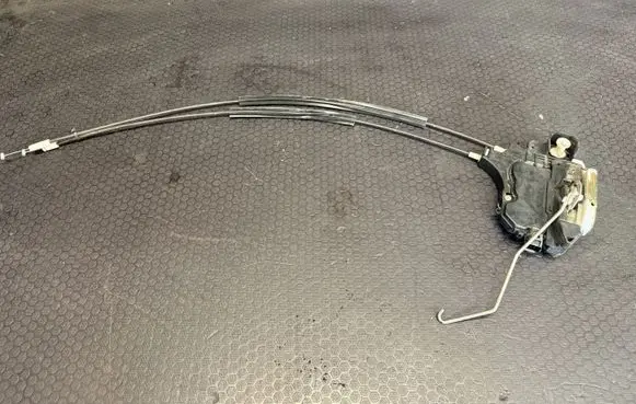 Mitsubishi Colt Front door lock 