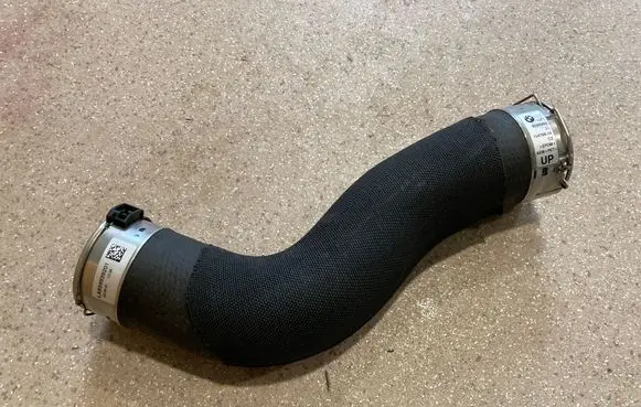 BMW X5 G05 Intercooler hose/pipe 8599392