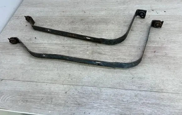 Porsche Macan (95B) Fuel tank mounting bracket 8R0201653 8R0201653A