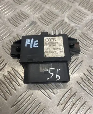 Audi Q7 4L Tire pressure control unit 8K0955093C 0031833