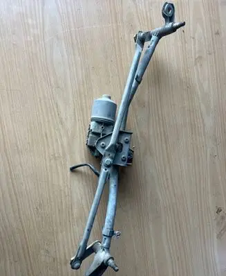Audi A4 S4 B6 8E 8H Front wiper linkage and motor