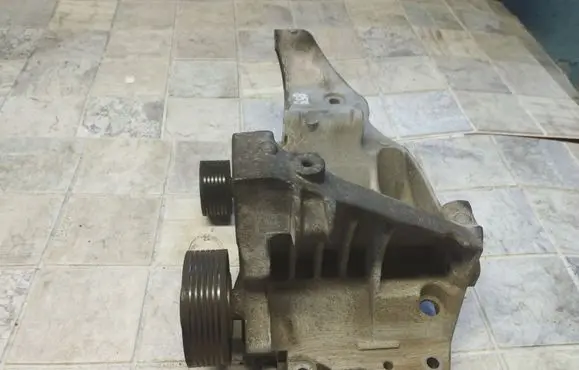 BMW 1 E81 E87 Generator/alternator bracket 780263902 13992010