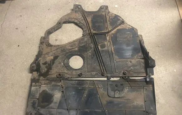 Mazda 6 Engine splash shield/under tray K6805 T251020