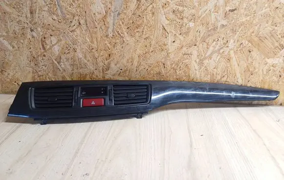 Mitsubishi Lancer Dash center air vent grill MR532228