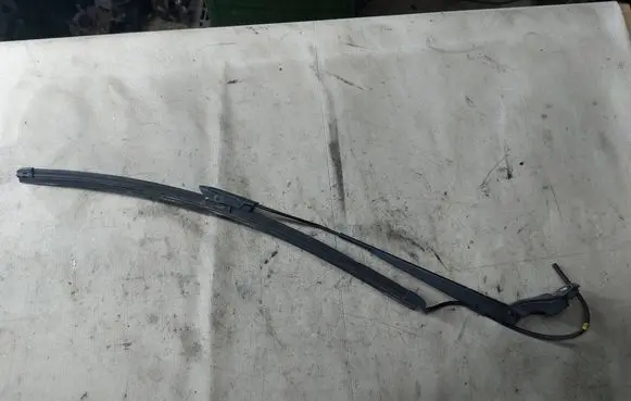 Citroen C4 Cactus Front wiper blade arm 9801815280