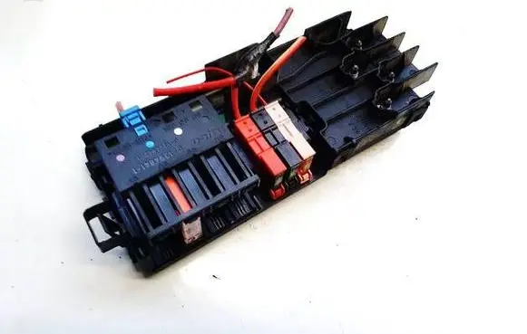 Mercedes-Benz E W211 Fuse box set e0000031 0-1394841-1