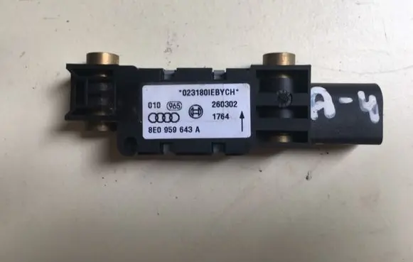 Audi A4 S4 B6 8E 8H Airbag deployment crash/impact sensor 8E0959643A
