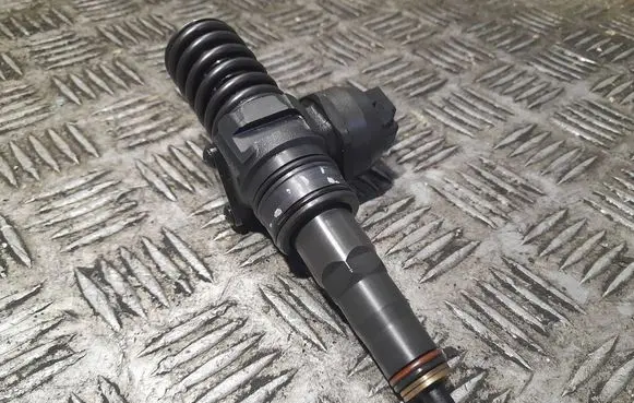 Skoda Octavia Mk2 (1Z) Fuel injector 038130073AG 0414720215