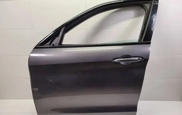 Alfa Romeo Stelvio Front door