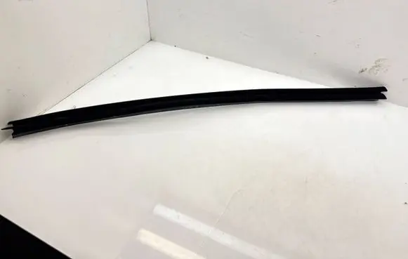 Audi A3 S3 8V Rubber seal front door window/glass 8V4837479