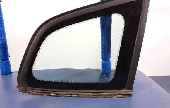 Renault Laguna III Rear side window