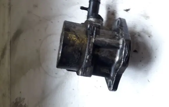 Renault Megane II Vacuum pump