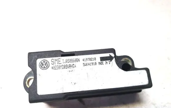 Volkswagen PASSAT B5 Airbag deployment crash/impact sensor IJ0909606N