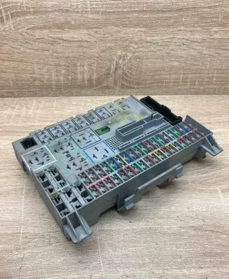 Opel Zafira A Fuse module 90589965