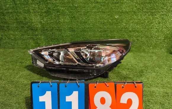 Hyundai i30 Headlight/headlamp 92101G4510
