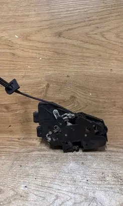 Volvo S70 V70 V70 XC Rear door lock P9203639