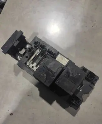 Lexus GS 300 350 430 450H Relay mounting block G382030010A 6K210143
