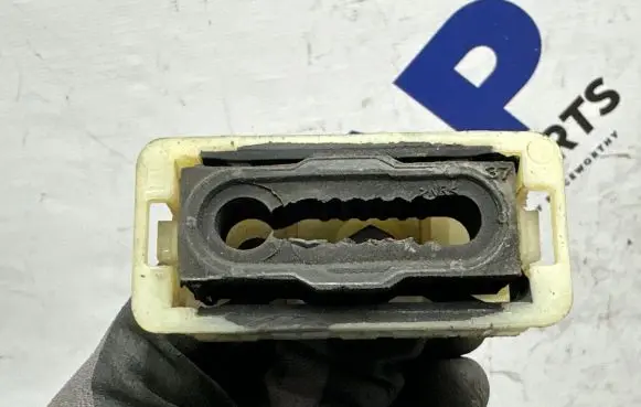 Peugeot 308 Radiator mount bracket ESF1002500