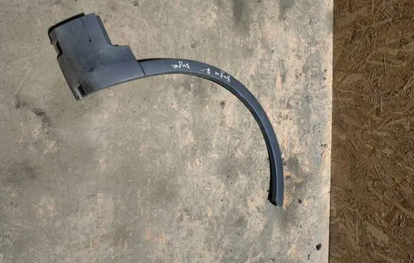 Ford Kuga I Front arch trim 8V41S16D238A
