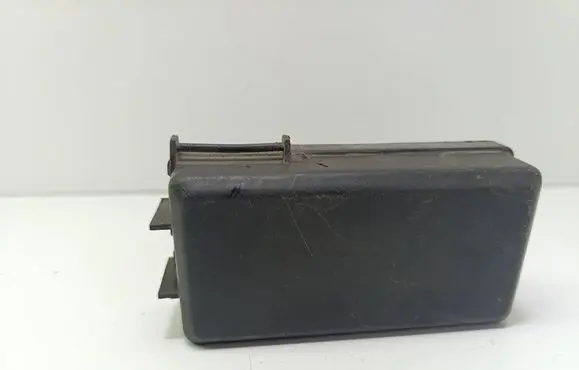 KIA Carens I Fuse box cover 