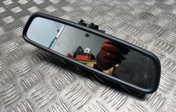 Rear view mirror (interior)