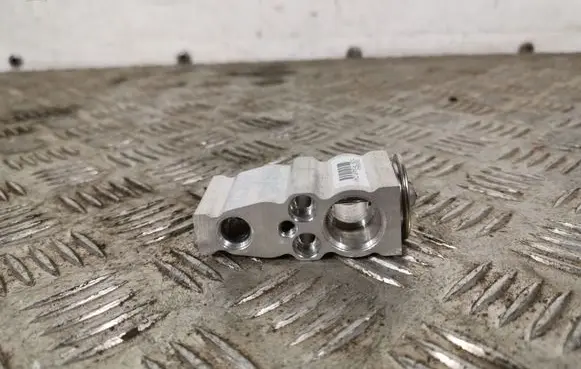 Toyota C-HR I Air conditioning (A/C) expansion valve T89395AA