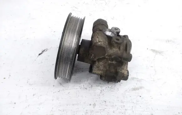 Volkswagen Caddy Power steering pump 1J0122154A