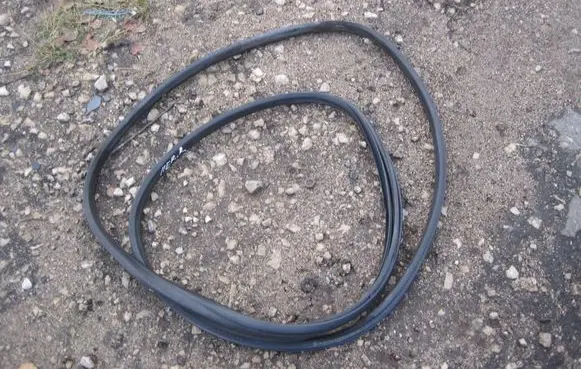 Volkswagen Amarok Front door rubber seal 2H0837911H