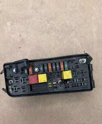 Peugeot 307 Fuse box set 13112918 00075278 519038004