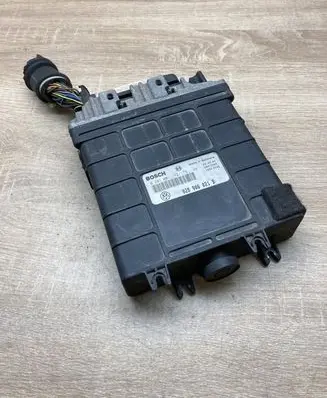 Volkswagen PASSAT B4 Engine control unit/module ECU 028906021B 0281001172