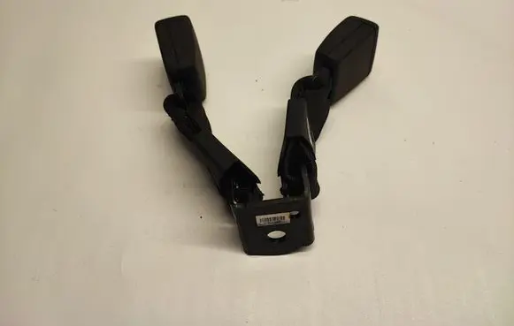 Volkswagen Jetta VII Middle seatbelt buckle (rear) 17A857739QVZ 637723600B