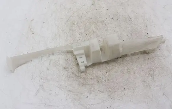 Toyota Avensis Verso Front bumper mounting bracket NOCODE