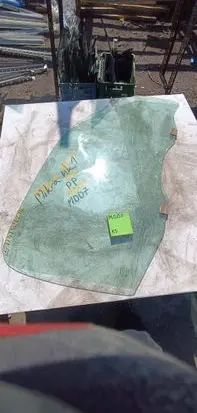 Nissan Micra Front door window glass four-door 1212123