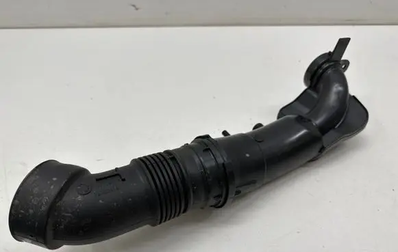 Opel Mokka B Turbo air intake inlet pipe/hose 9833016780