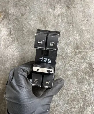 Volkswagen PASSAT B7 Electric window control switch 1K4959857