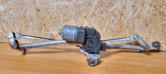 Audi A4 S4 B5 8D Front wiper linkage and motor 8e1955119
