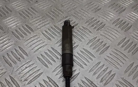 Skoda Octavia Mk1 (1U) Fuel injector 028130201T