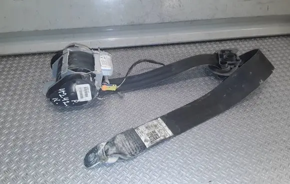 Volkswagen Golf V Front seatbelt 