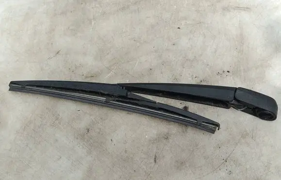 Toyota Avensis T270 Rear wiper blade arm