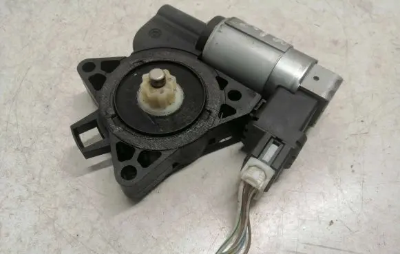 Mazda 3 I Front door window regulator motor GJ6A5958X TN77690 00031760