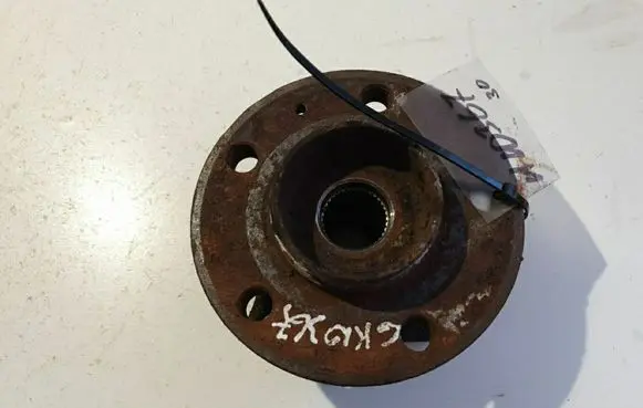 Volvo XC70 Rear wheel hub