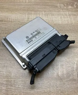 Volkswagen PASSAT B5 Engine control unit/module ECU 8D0907558S 0261204956