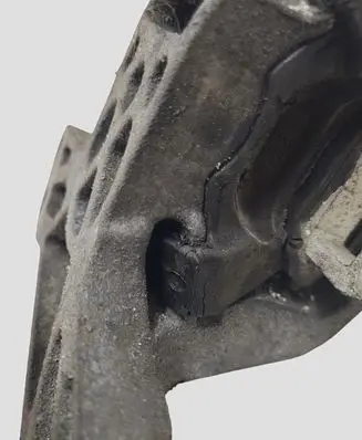 Peugeot 407 Engine mount bracket