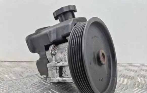 Mercedes-Benz C W204 Power steering pump A0044667001 7692900538