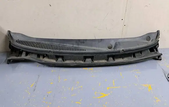 Nissan Note (E11) Wiper trim 668629U100