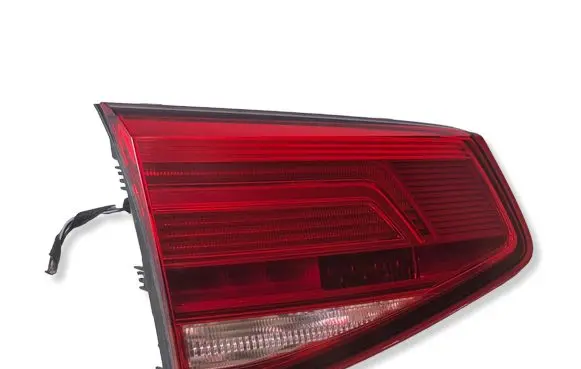 Volkswagen PASSAT B8 Tailgate rear/tail lights 3G9945307E