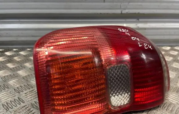 Toyota RAV 4 (XA20) Rear/tail lights H0031
