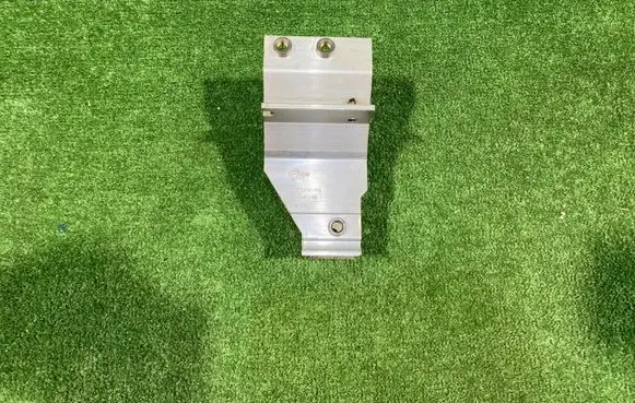 BMW 5 G30 G31 G38 Radiator mount bracket 7357216